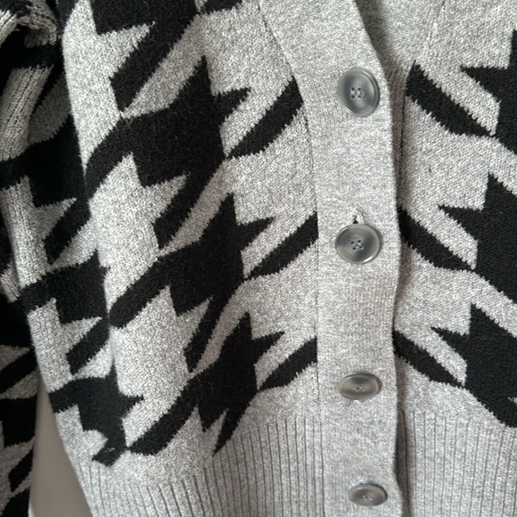 🆕 Loft - Houndstooth V-Neck Cardigan - Cobblestone Heather - women’s medium - Picture 4 of 5